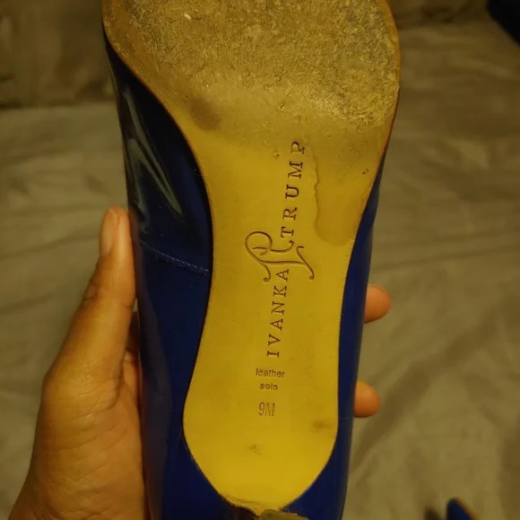 Ivanka Trump Pumps, Sz 9 - Picture 4 of 4